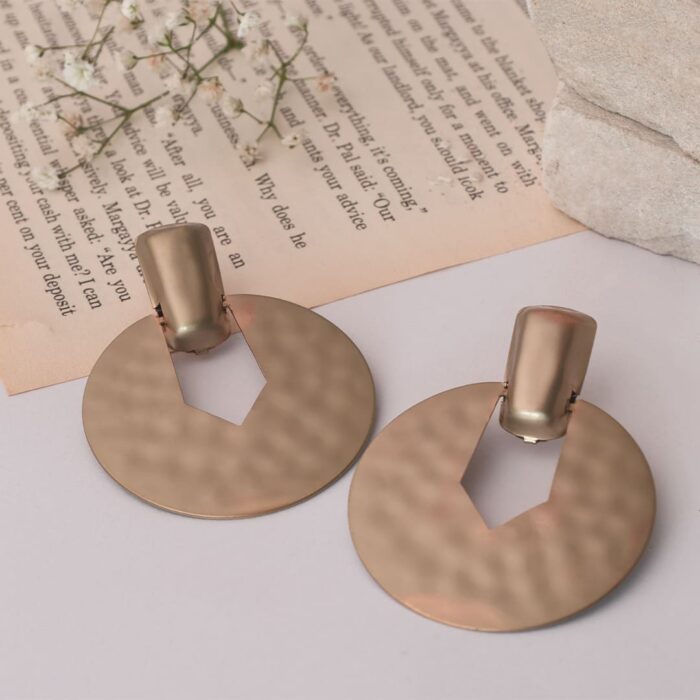 Bold Minimalist Geometric Disc Earrings – Luxe Matte Gold Finish