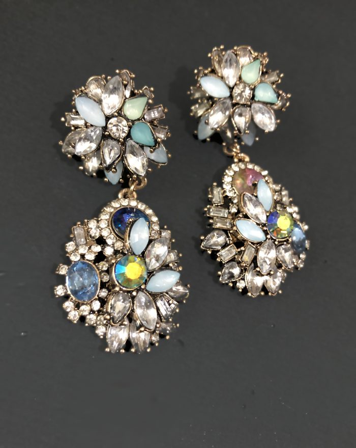 Luxe Vintage Crystal Earrings – A Timeless Statement - Image 10