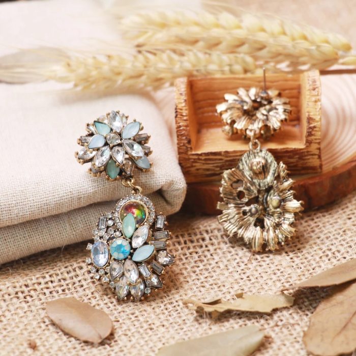 Luxe Vintage Crystal Earrings – A Timeless Statement