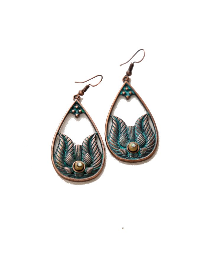 Rustic Feather Teardrop Earrings – Vintage Elegance with Boho Charm