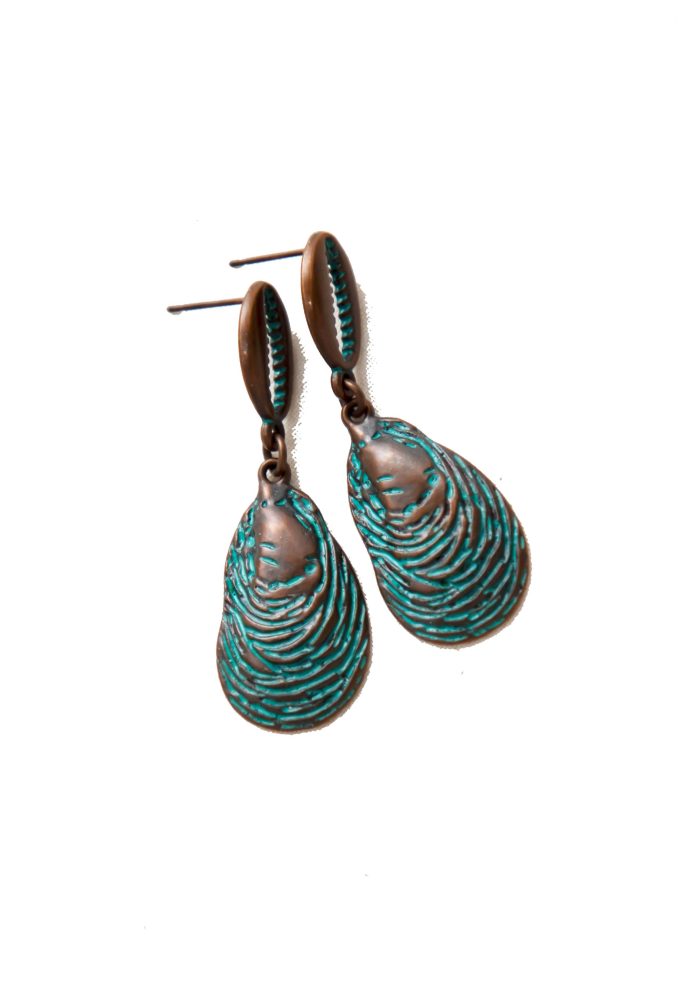 Ocean Breeze Cowrie Shell Earrings – Boho Beach-Inspired Elegance